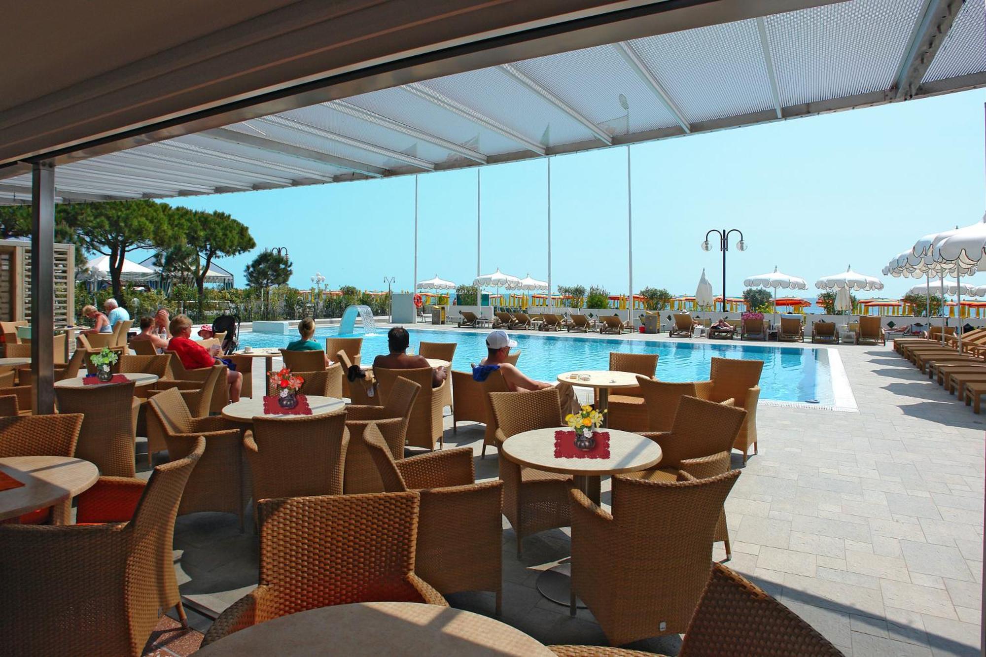 Hotel Cesare Augustus ลิโดดิเยโซโล ภายนอก รูปภาพ