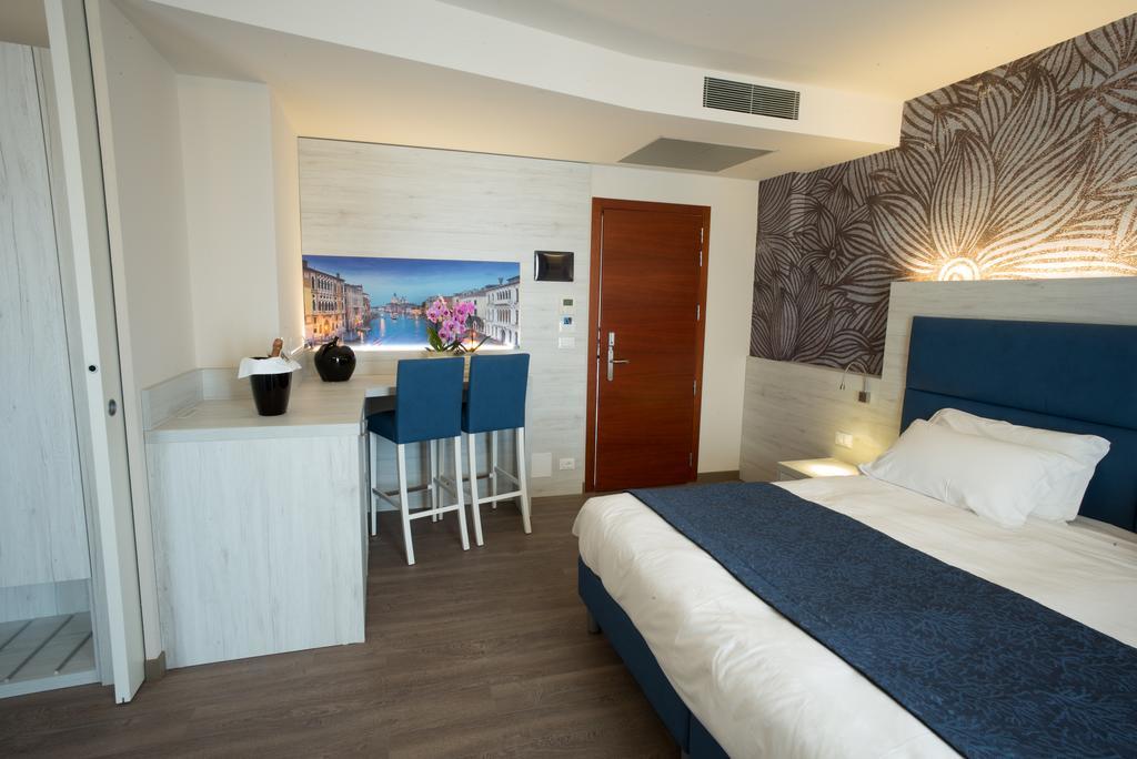 Hotel Cesare Augustus ลิโดดิเยโซโล ภายนอก รูปภาพ