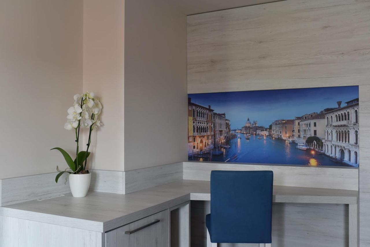 Hotel Cesare Augustus ลิโดดิเยโซโล ภายนอก รูปภาพ